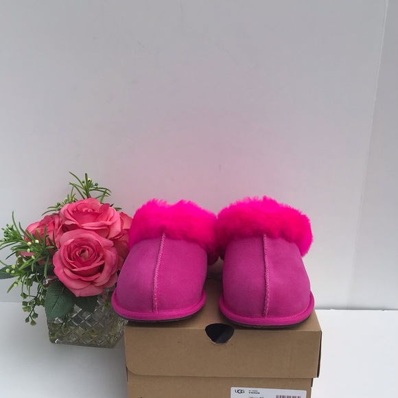 UGG Moraene Slippers - Picture 10 of 12